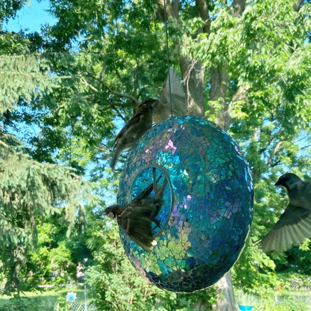 Bird Feeder, round Squirrel-Proof Wild Bird Feeder, Fly-Through Hanging Glass Design, Large Wreath-Shaped Bird Feeder, Mosaic Patterns for Outdoor Gardens and Yards Decoration, Blue Circle