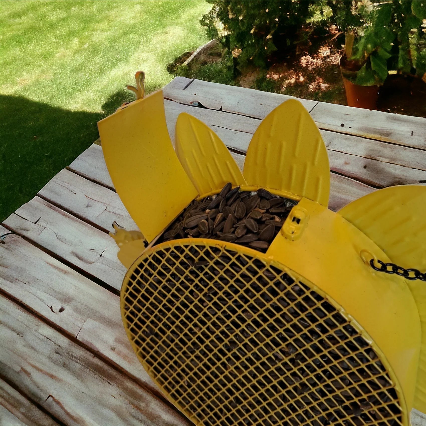 Yellow Sunflower Metal Mesh Clinging Bird Seed Feeder GEF1001